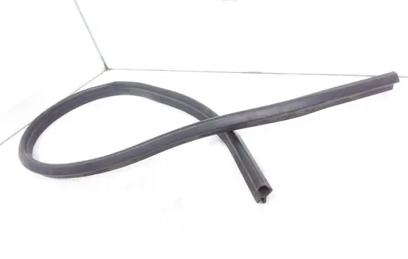 Volvo V70 Engine compartment rubber 