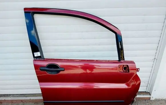 Mitsubishi Endeavor Front door