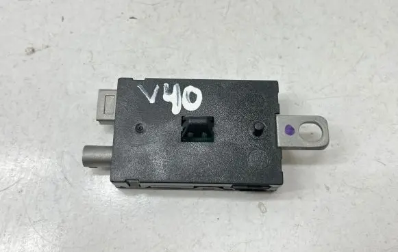 Volvo V40 Cross country Aerial antenna amplifier 7CP118C847CA 20160518 P30761696