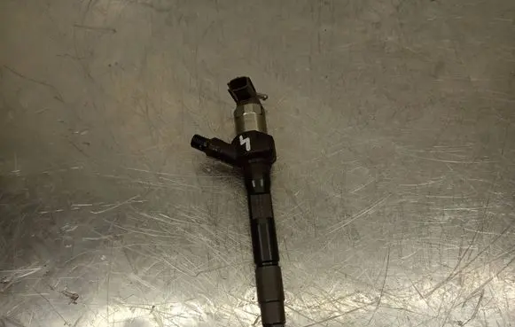 Mazda CX-7 Fuel injector R2AA13H50 001103M64956