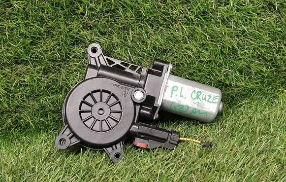 Chevrolet Cruze II Front door window regulator motor 23269945