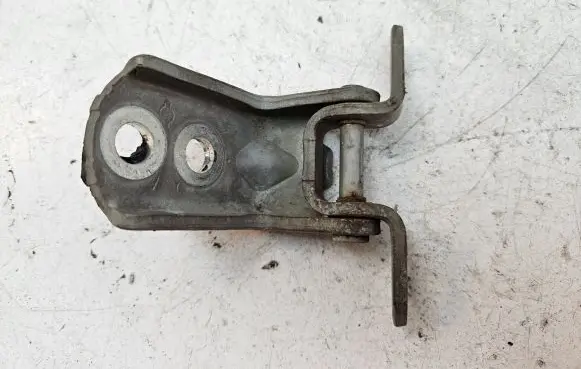 Nissan Note (E11) Front door upper hinge