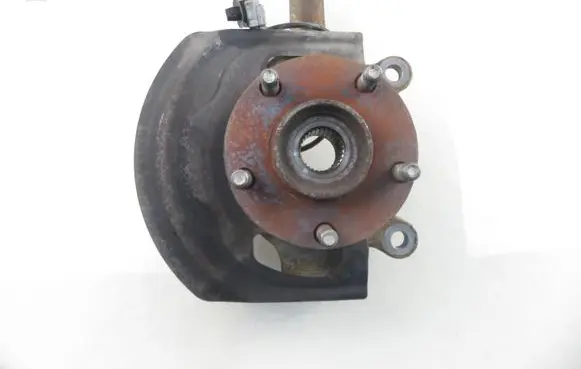 Nissan Qashqai Front wheel hub spindle knuckle 