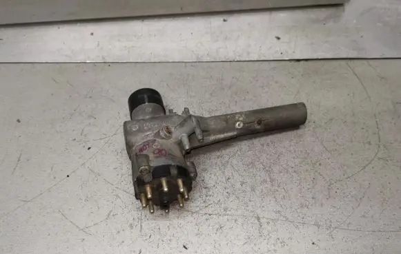 Mercedes-Benz 207 310 Ignition lock