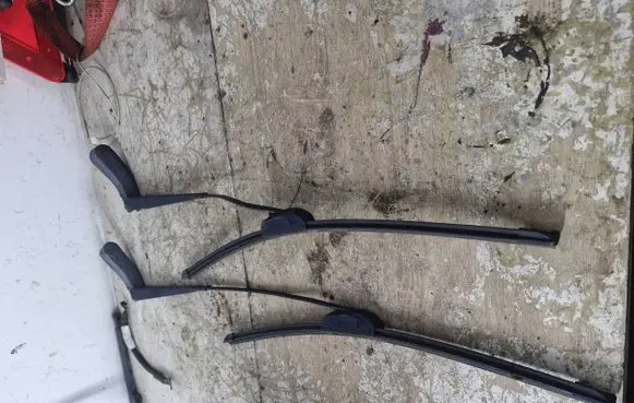 Volvo S80 Front wiper blade arm