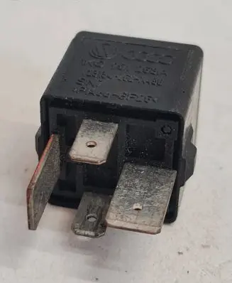 Volkswagen Touran I Other relay 1K0951253A PA66GF25 V23134J52X430