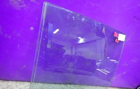 Ford Fusion Front door window glass four-door