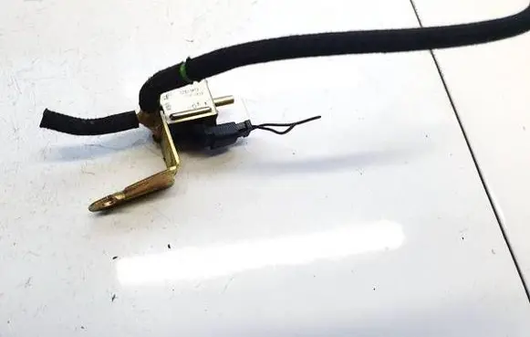 Audi A6 S6 C4 4A Turbo solenoid valve 437906283a