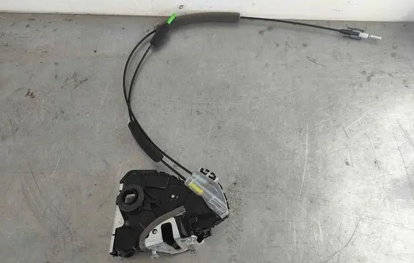 Lexus RX 450H Rear door lock 6906048080