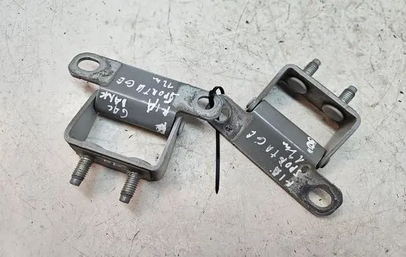 Tailgate/trunk/boot hinge