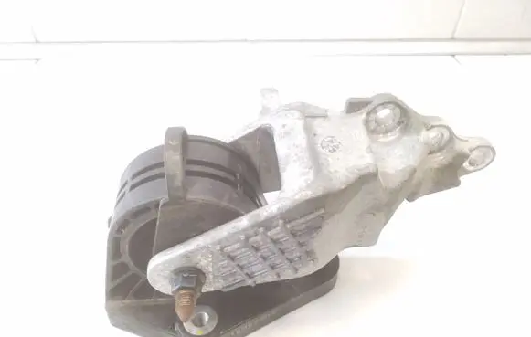 Hyundai Ioniq Engine mounting bracket 