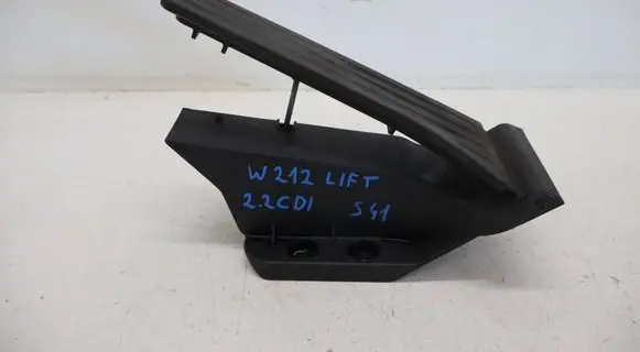 Mercedes-Benz E W212 Accelerator throttle pedal A2223001000