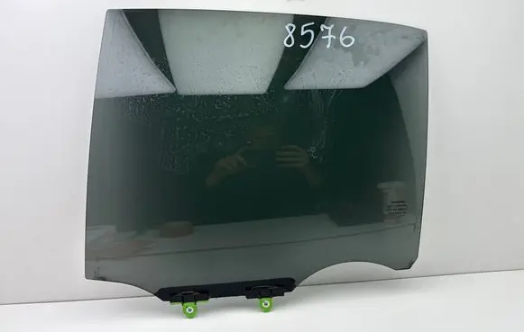Rear door window glass