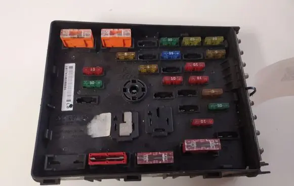 Volkswagen PASSAT B6 Fuse module 3C0937125 63592777