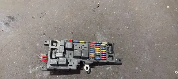 Volvo V70 Fuse module 8637841 518322326