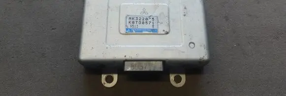 Mitsubishi Pajero Engine control unit/module MK322045 K8T80571 9513