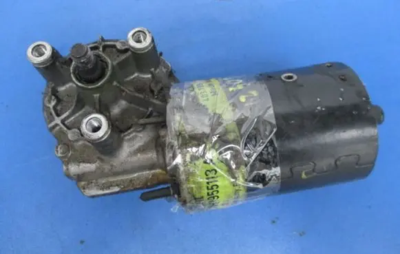 Volkswagen Polo II 86C 2F Front wiper linkage and motor