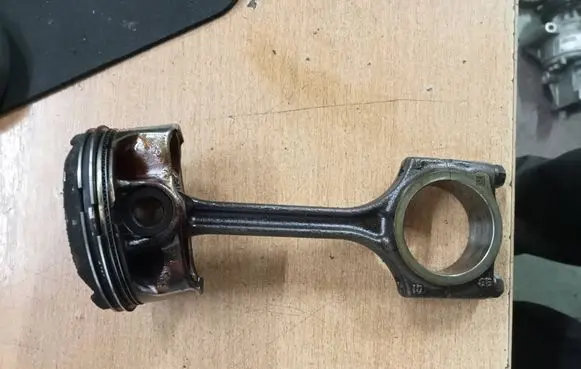 Dacia Sandero Piston 000
