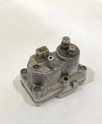 Mercedes-Benz S W126 Fuel pressure regulator 0438140