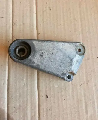 Volkswagen PASSAT B3 Holder (bracket) 037145283