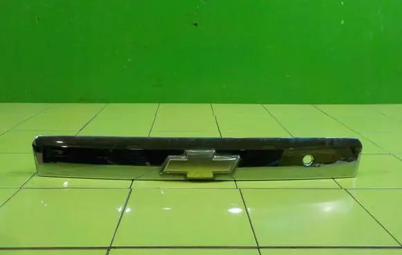 Chevrolet Captiva Rear light center trim bar blend 
