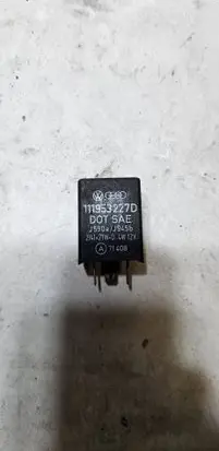 Volkswagen PASSAT B3 Hazard warning light relay 4DB00375000 111953227D
