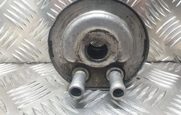Nissan Primera Oil filter mounting bracket