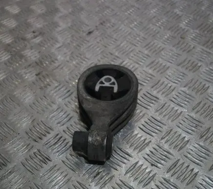 Nissan Qashqai Engine mount bracket