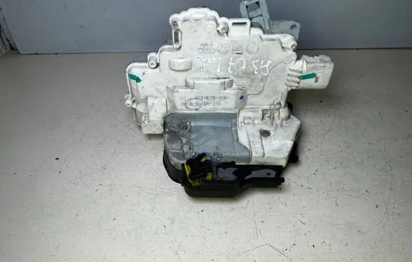 Audi A3 S3 8P Rear door lock 4F0839016