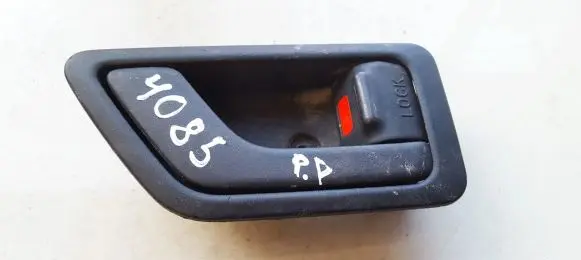 Hyundai Getz Front door interior handle 82621tb010 82621-tb010