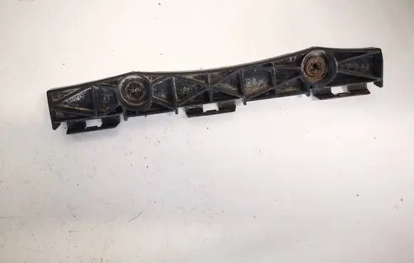Rear bumper mounting bracket