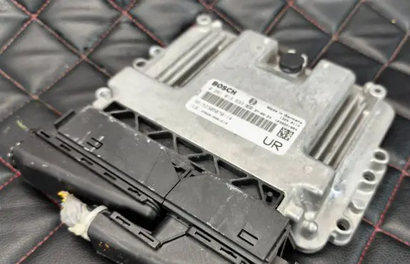 Honda CR-V Engine control unit/module 0281013633 1039S21664 37820R06E15