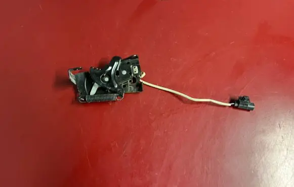 BMW X2 F39 Engine bonnet/hood lock/catch 7431369