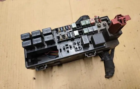 Chrysler PT Cruiser Fuse box set P04671729AD