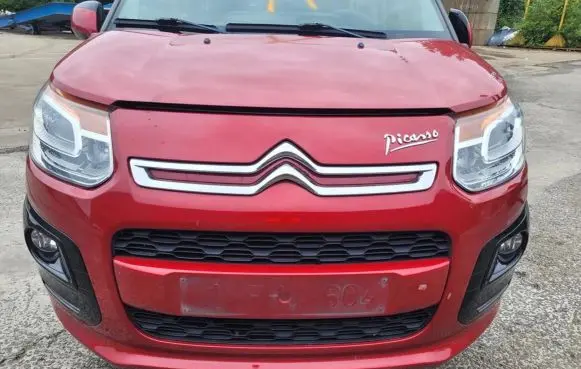 Citroen C3 Picasso Front bumper