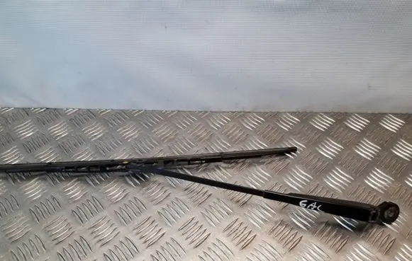 Rear wiper blade arm