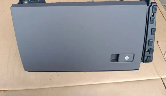 Volkswagen Touareg III Glove box 761857985