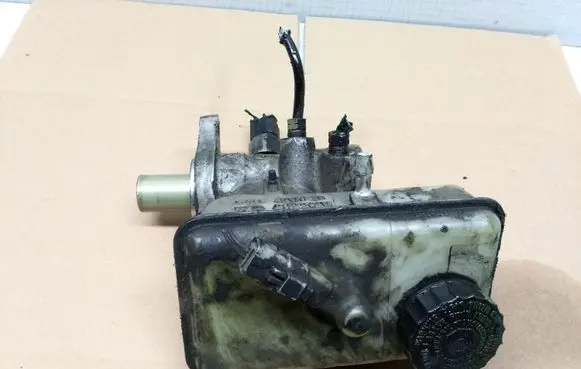 Renault Laguna II Master brake cylinder