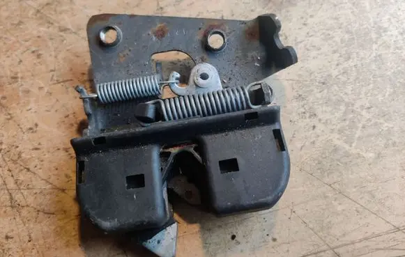 BMW 5 E60 E61 Seat back rest lock catch 52207112863 7112863