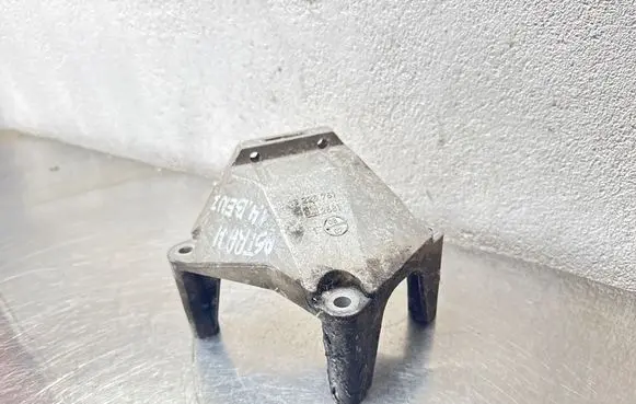 Opel Astra H Engine mounting bracket 13226751 2581