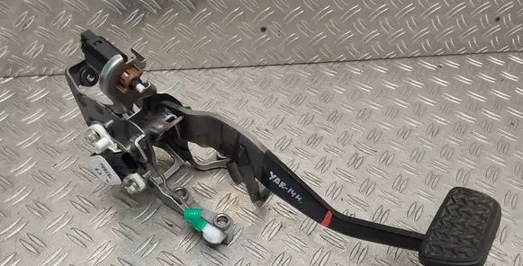 Toyota Yaris Brake pedal 8951033030