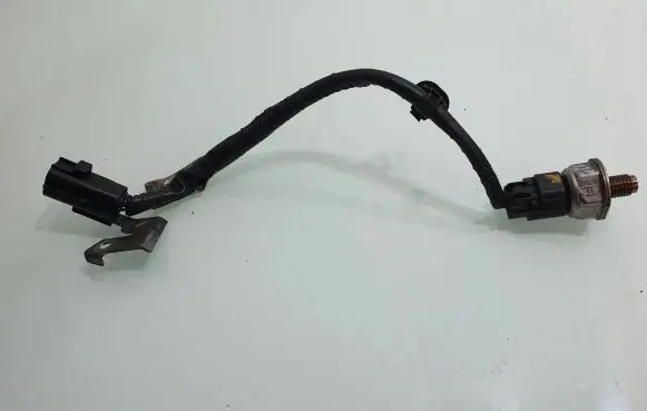 Mitsubishi Pajero Fuel pressure sensor 