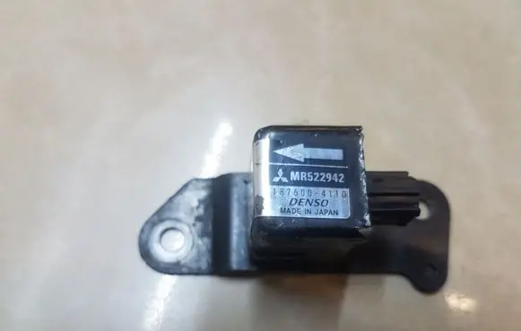 Mitsubishi Pajero Sport I Airbag deployment crash/impact sensor 1876004110