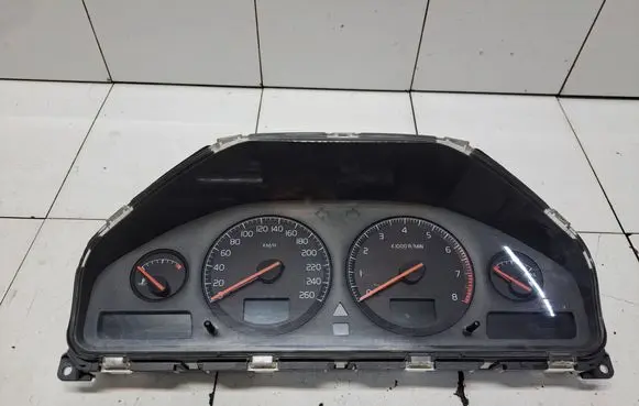 Speedometer (instrument cluster)