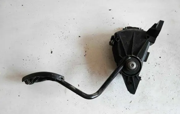 Opel Vivaro Accelerator throttle pedal 7700313060 6PV00811914