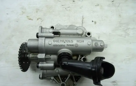 Skoda Octavia Mk3 (5E) Oil pump 04E115109S