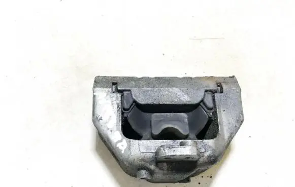 Engine mount bracket