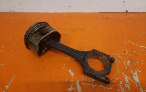 Volkswagen Fox Piston 076162