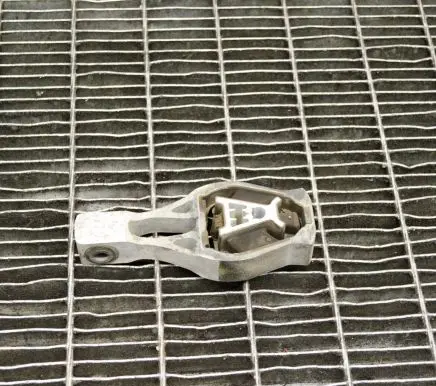 Peugeot 3008 II Engine mount bracket 9808838680