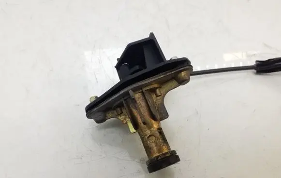 Ford Cougar Tailgate/trunk/boot lock/catch/latch R30222